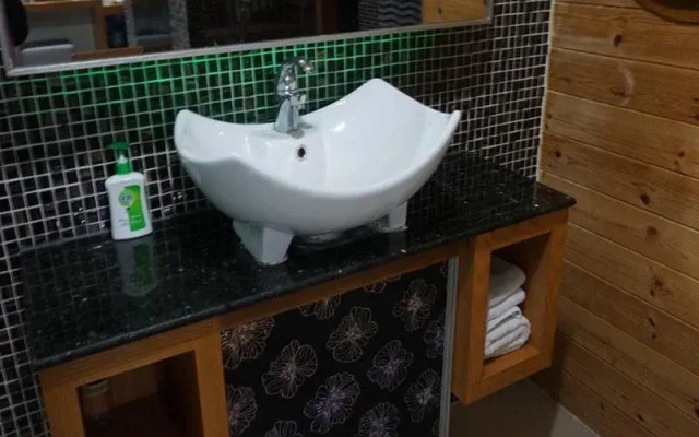 Pi Tourist Hotel