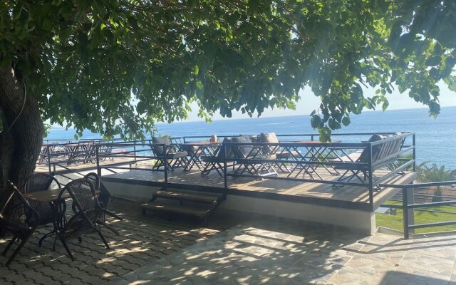 Sandhill Hotel