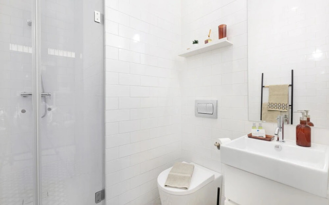 Sol Modern Studio at Batalha Metro