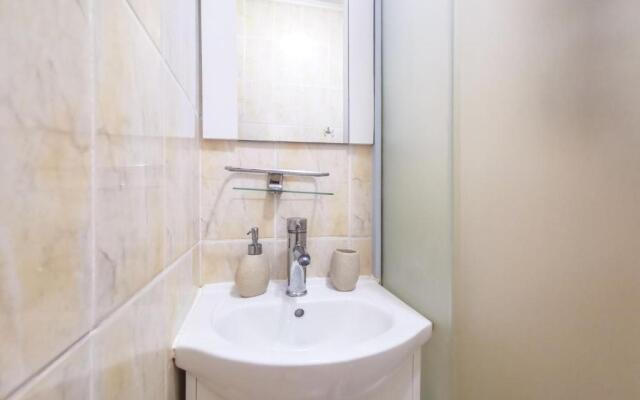 Charming Modern Apartment, Minutes from Downtown