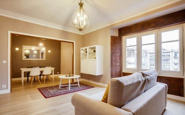 Cosy 3bed/2bath in Vibrant Eixample, Near Metro