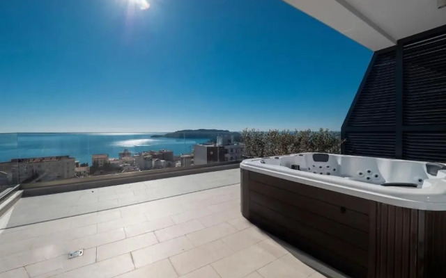 Horizon Two Bedroom Penthouse Hot tub