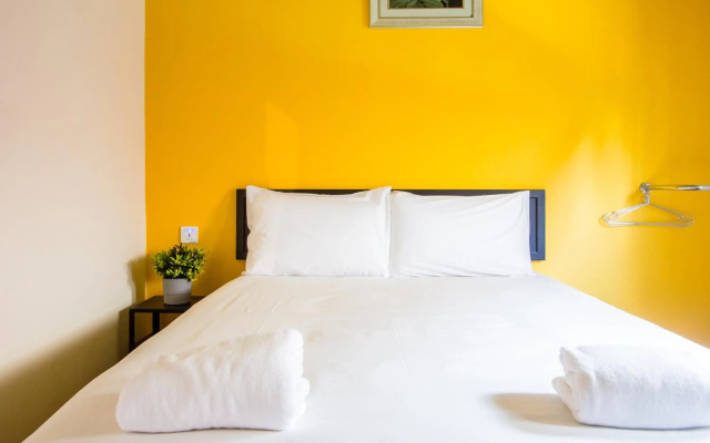 Explore 5BR Gardenhouse Retreats (Free Parking)