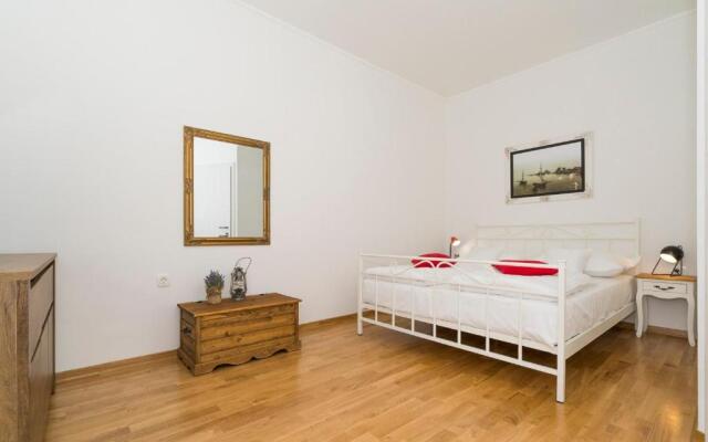 Apartment Dinka with terrace