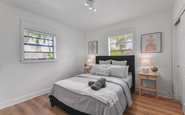 Wonderful 2BR House with Canal Access