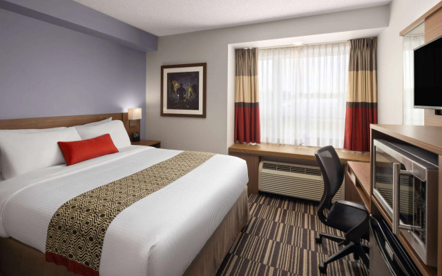 Microtel Inn & Suites by Wyndham Kirkland Lake