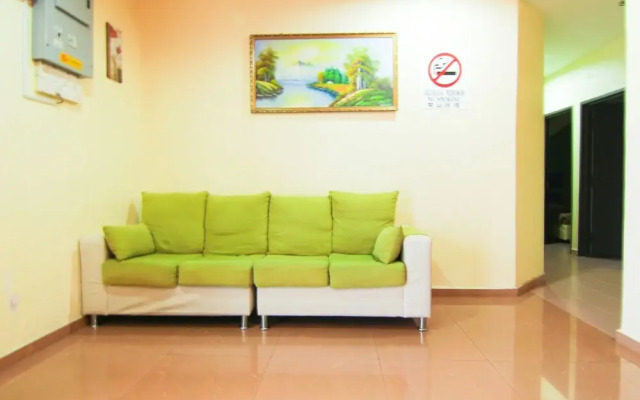 OYO 43962 Ezzy In Hotel