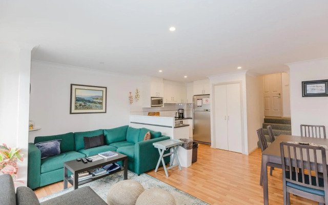 Pentagon 2/65 Gippsland Street