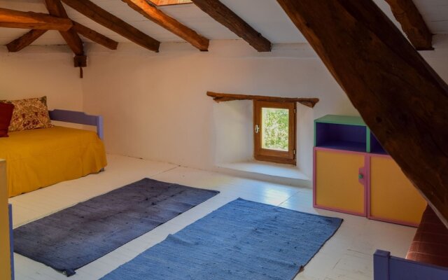 Charming Holiday Home With Deckchairs, Garden, Terrace, BBQ