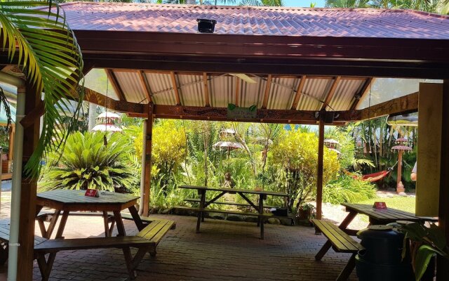 Tropic Days Backpackers