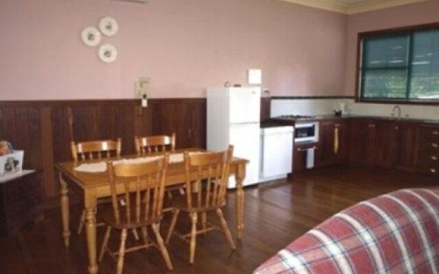 Pemberton Old Picture Theatre Holiday Apartments