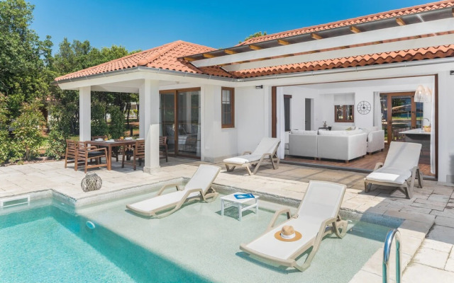 Luxury Beach Villas Porto Bus