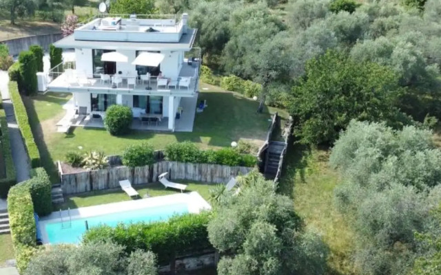 Casa Bougainville With Pool and Lake View