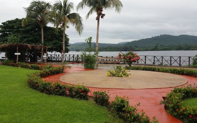 Afrikiko Riverfront Resort