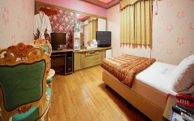 Cloud Inn Hotel
