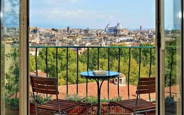 Sant Onofrio Terrace Apartment