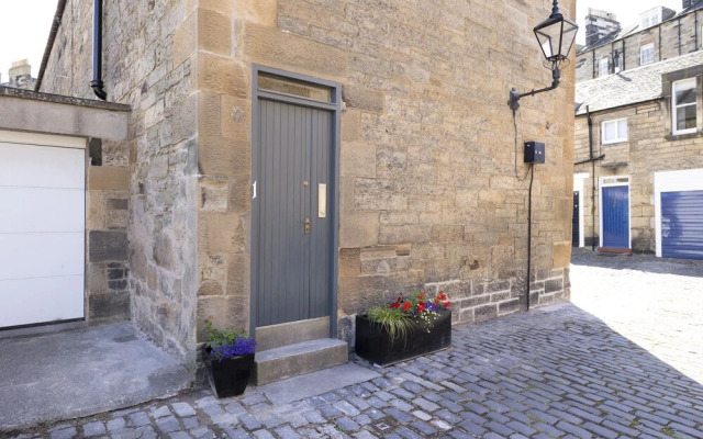 Altido Charming mews flat near the Dean Bridge