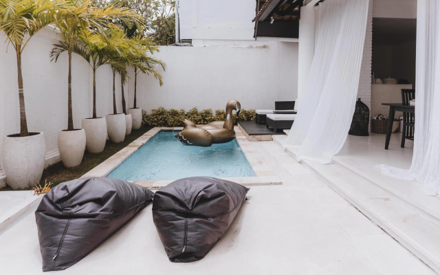 Villa Manis Kecil