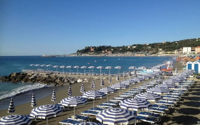 Altido Fronte Mare a Varazze