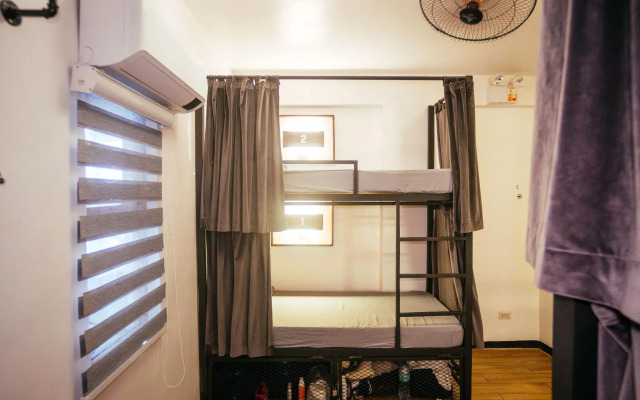 Outpost Beach Hostel - Adults Only