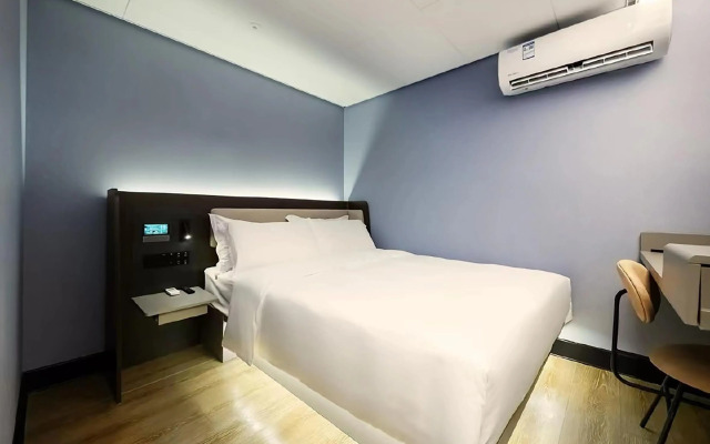 Hanting Express Shanghai Caobao Road Subway Station