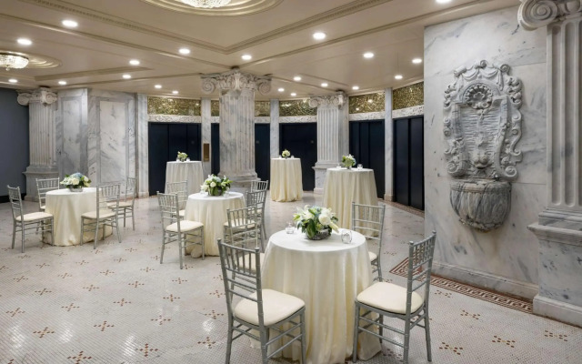 The Candler Hotel Atlanta, Curio Collection by Hilton