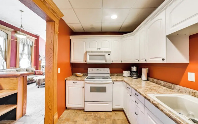 Downtown Yankton Suite: Walk to Restaurants!