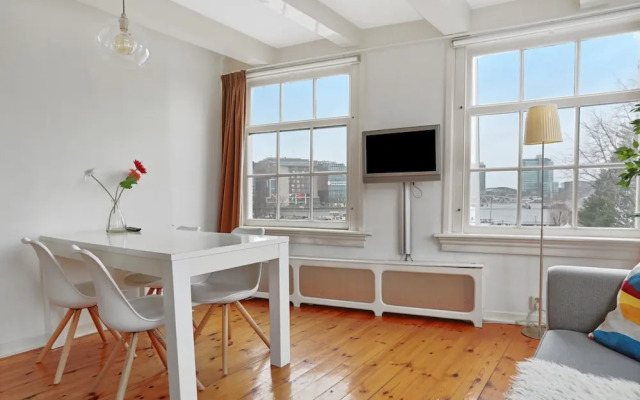 Water View Apartment