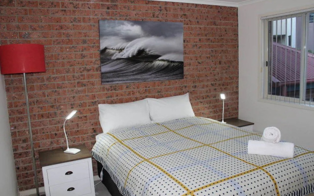 Pacific Heights Holiday Apartments & Munn's Tower House