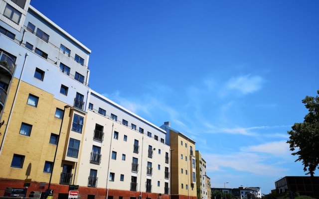 Higher Living Professional Southampton Apartment