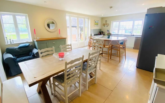 Stunning 6-bed Country House With Heated Pool