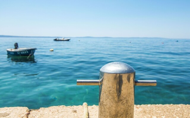 Inviting 2-bed Apartment in Podstrana