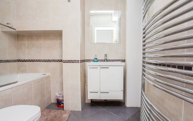 Beautiful 4 Bedroom House in South Kensington