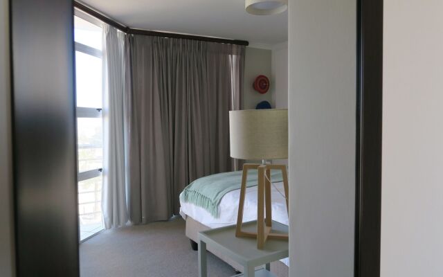 206 The Waves, Blouberg