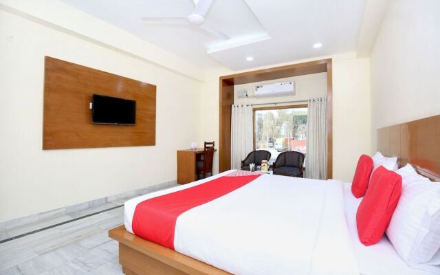 OYO 12767 Hotel Grand Chinar
