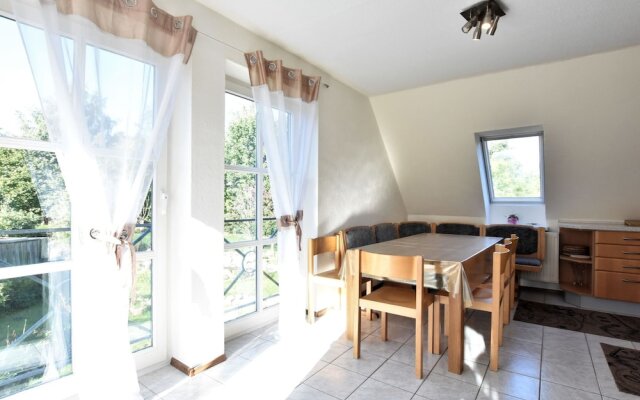 4 Room Holiday Apartment with Garden near Lake