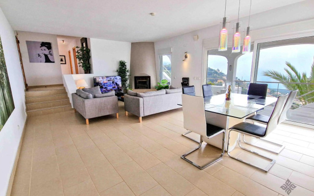 A004 - Villa en Altea con vistas al mar