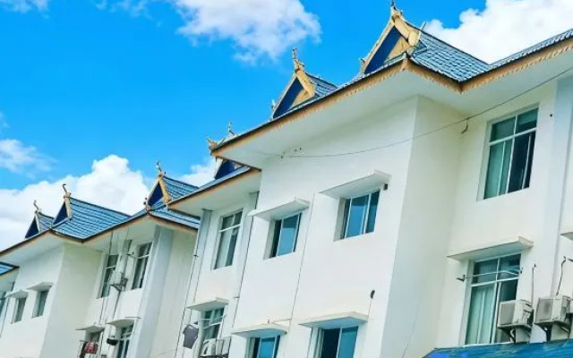 Jinghong Minjiang Hotel (Mannongfeng Mengle Grand Buddha Temple)