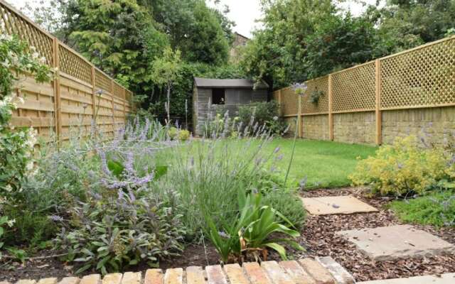 4 Bedroom House in Hackney