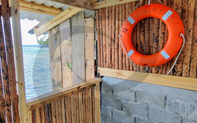 San Blas Private Beach Cabin
