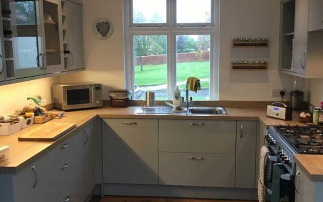 10 Bedroom Home In Glastonbury Beautiful Garden