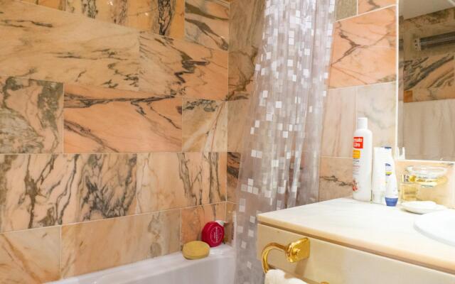 White Pearl Beach J4