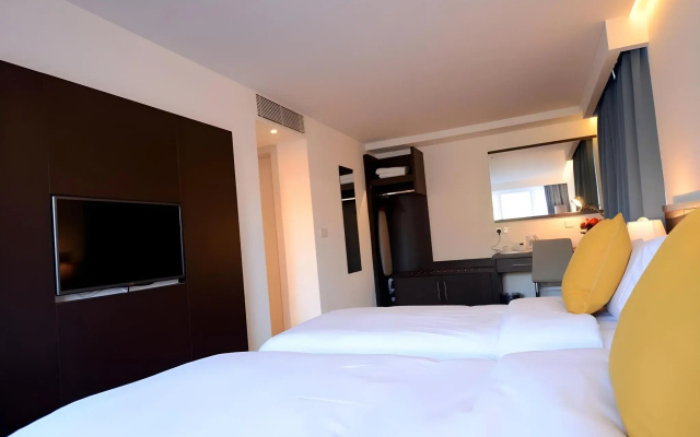 Pelican London Hotel and Residence