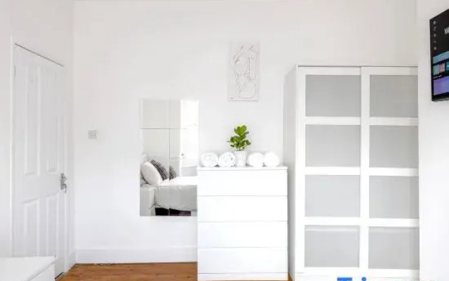 Greener Stays - A Beautiful 3-double bedroom House