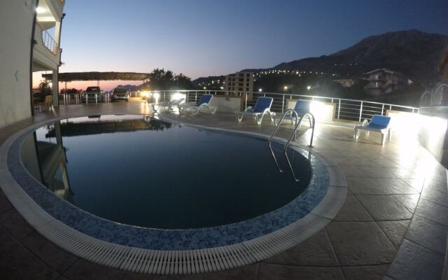 Belvedere Apartments with Seaview