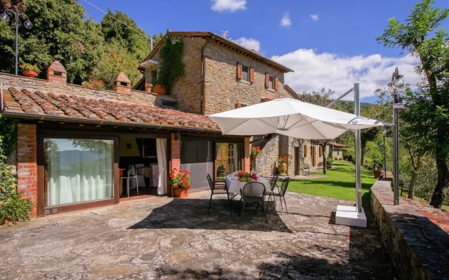 Villa in Cortona With Pool & Hill Views