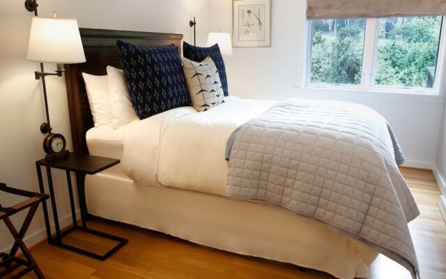 The Harbor House Inn