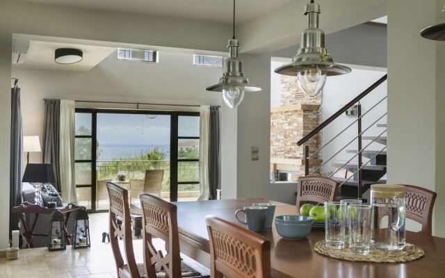 Filon Ktima Beachfront Upscale Villa