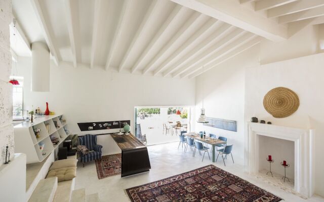 Residence by G Villa Calicant