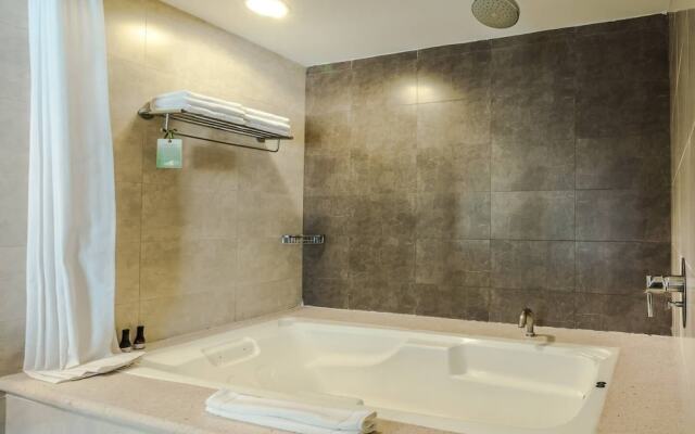 Beachfront! Luxury! 2 BR, W/ Plunge Pool. Paradise